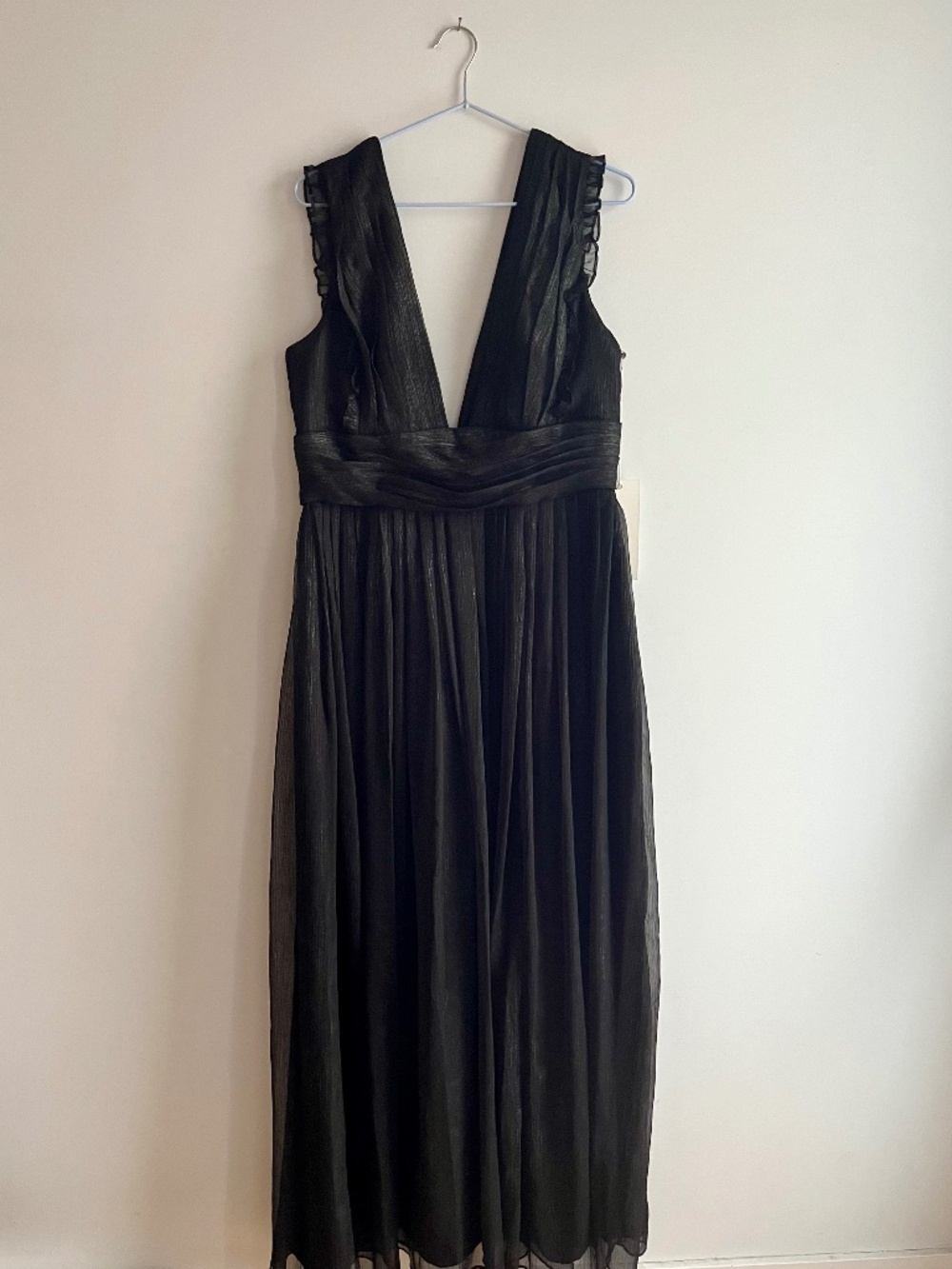 NWT Monique Lhuillier gown in shimmery black - Size 12